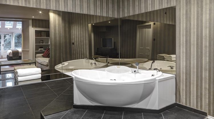 Nira Caledonia Room