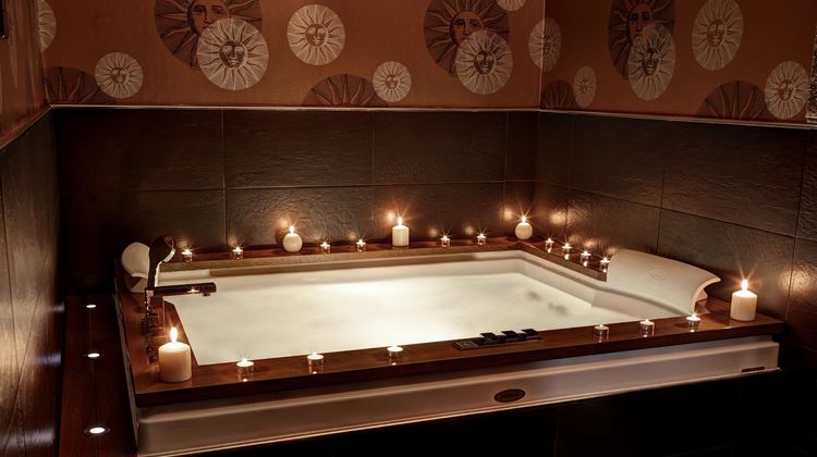 Nira Caledonia Room