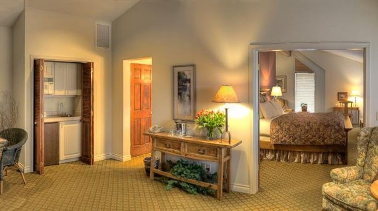 Pine Ridge Inn Suite