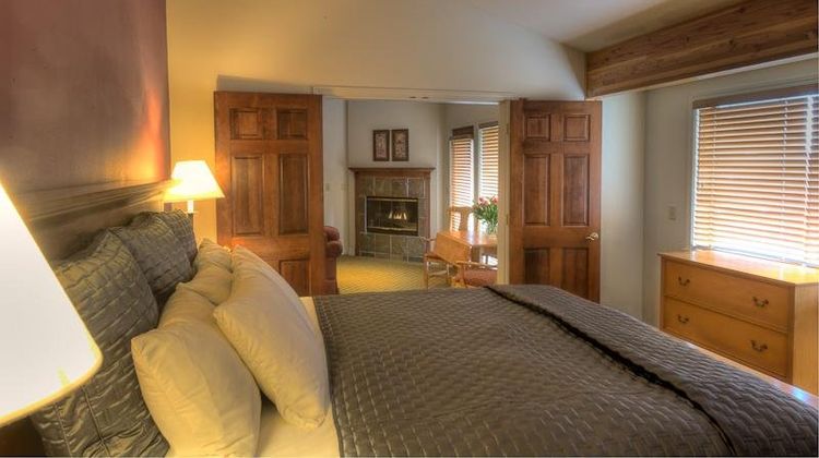 Pine Ridge Inn Suite