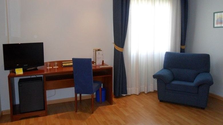 <b>Ponferrada Plaza Room</b>. Images powered by <a href="https://www.leonardoworldwide.com/" title="Leonardo Worldwide" target="_blank">Leonardo</a>.
