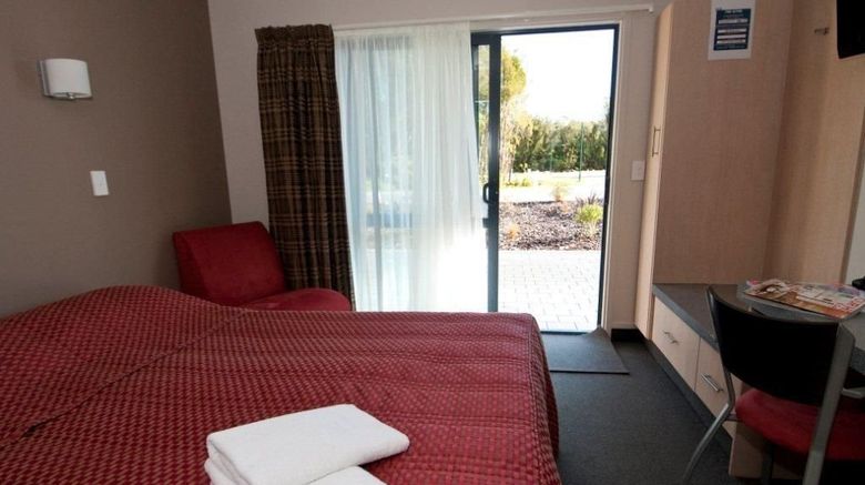 <b>Bella Vista Motel Fox Glacier Room</b>. Images powered by <a href="https://www.leonardoworldwide.com/" title="Leonardo Worldwide" target="_blank">Leonardo</a>.
