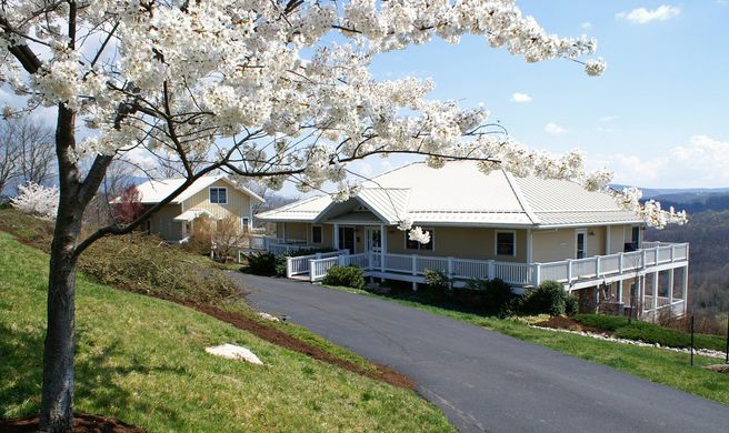 Inn at Riverbend Exterior