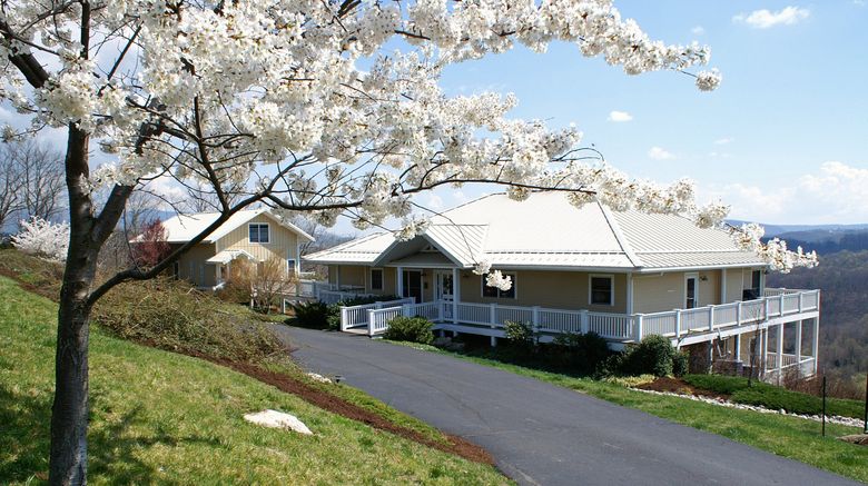 Inn at Riverbend Exterior. Images powered by <a href="https://www.leonardoworldwide.com" target="_blank" rel="noopener">Leonardo</a>.