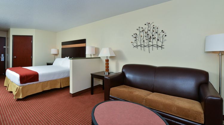 Holiday Inn Express Portland SE Room