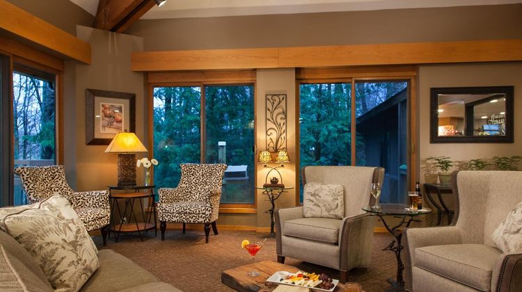 The Inn At Honey Run Lobby