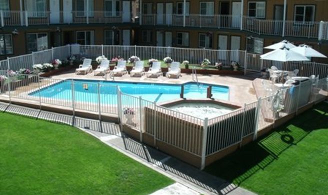 Alpine Inn & Spa Exterior