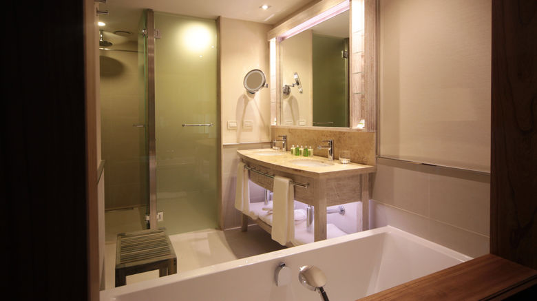 <b>Arakur Ushuaia Resort & Spa Room</b>. Images powered by <a href="https://www.leonardoworldwide.com/" title="Leonardo Worldwide" target="_blank">Leonardo</a>.