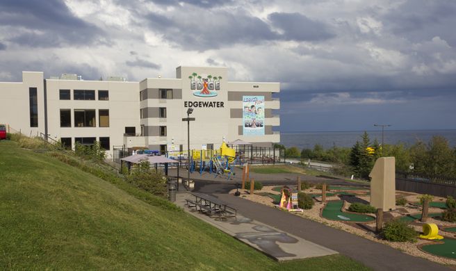 Edgewater Hotel & Waterpark Exterior