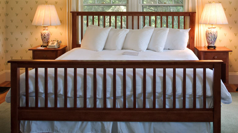 <b>Asticou Inn Room</b>. Images powered by <a href="https://www.leonardoworldwide.com/" title="Leonardo Worldwide" target="_blank">Leonardo</a>.