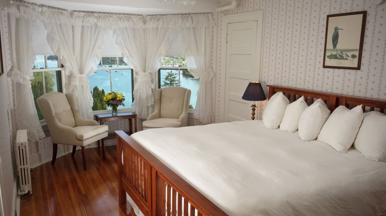 <b>Asticou Inn Suite</b>. Images powered by <a href="https://www.leonardoworldwide.com/" title="Leonardo Worldwide" target="_blank">Leonardo</a>.