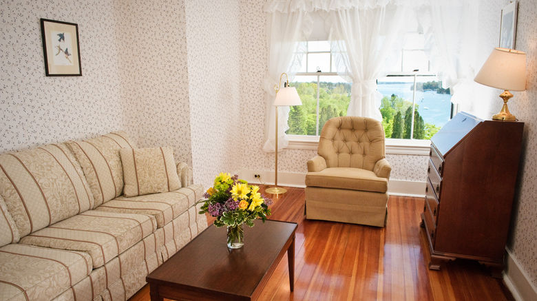 <b>Asticou Inn Suite</b>. Images powered by <a href="https://www.leonardoworldwide.com/" title="Leonardo Worldwide" target="_blank">Leonardo</a>.