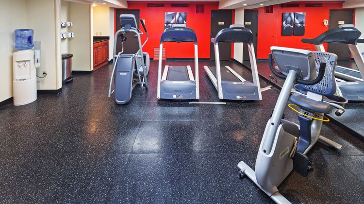 Tulsa Square Hotel Central, I-44 By OYO Health Club