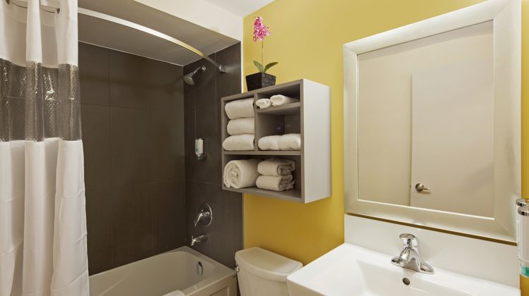Stay Inn Express Toronto Room