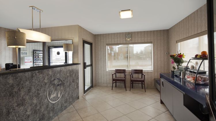 Stay Inn Express Toronto Lobby