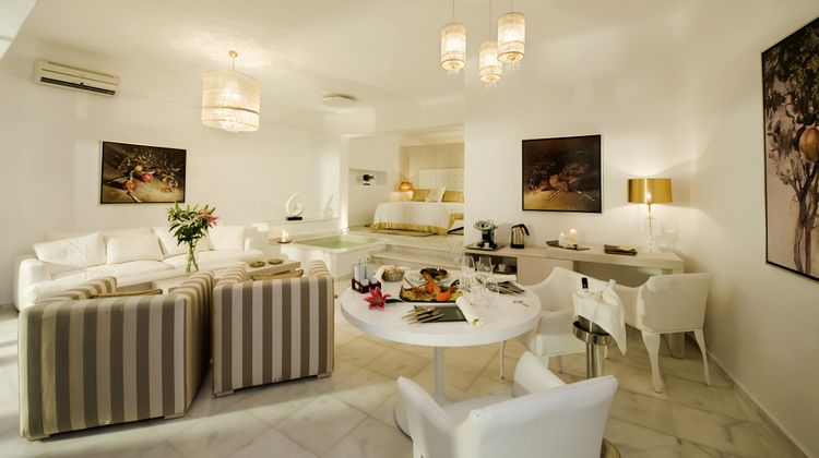Gold Suites Santorini Suite