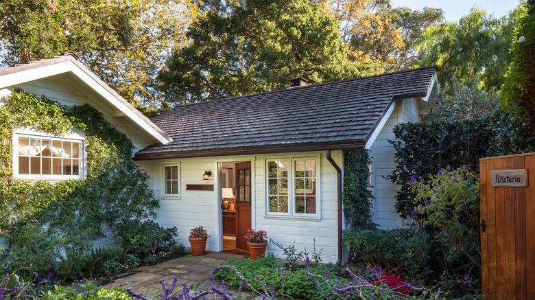 <b>San Ysidro Ranch Suite</b>. Images powered by <a href="https://www.leonardoworldwide.com/" title="Leonardo Worldwide" target="_blank">Leonardo</a>.