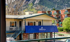 Boulder University Inn