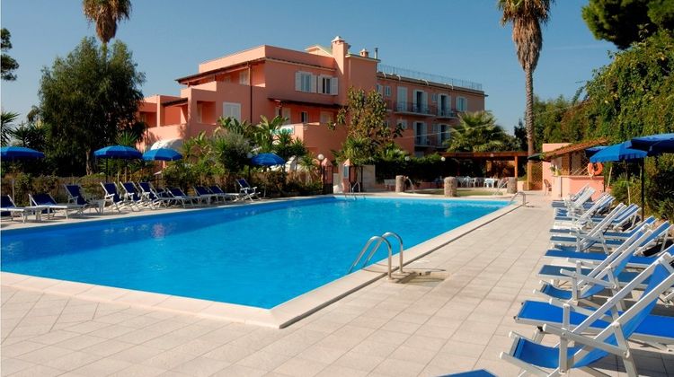 Hotel Eden Park Pool