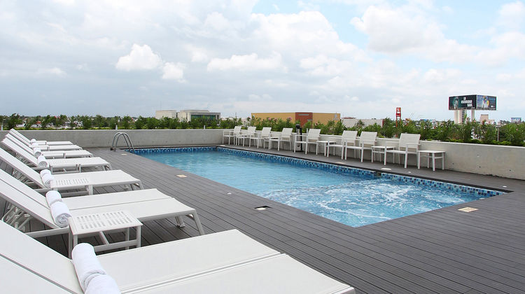 Fiesta Inn Merida Pool
