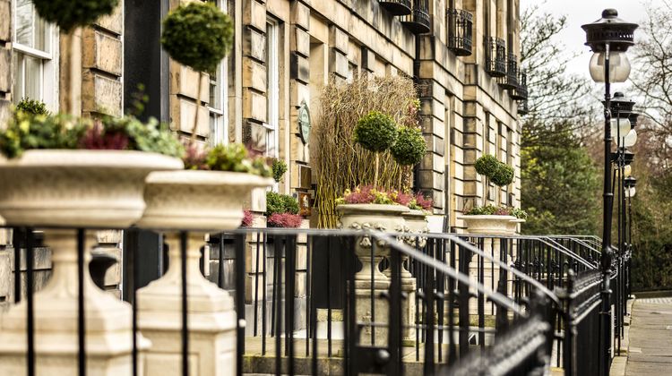 Nira Caledonia Exterior