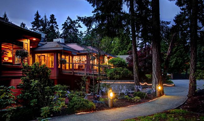Tigh-Na-Mara Seaside Spa Resort Exterior
