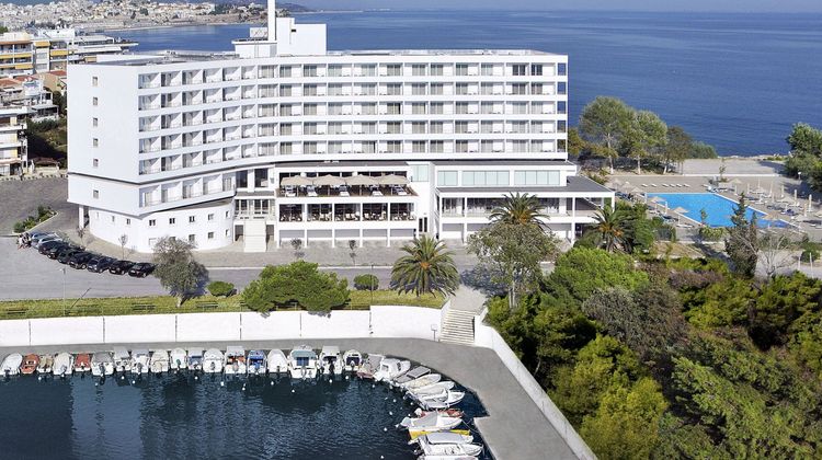 Lucy Hotel Exterior