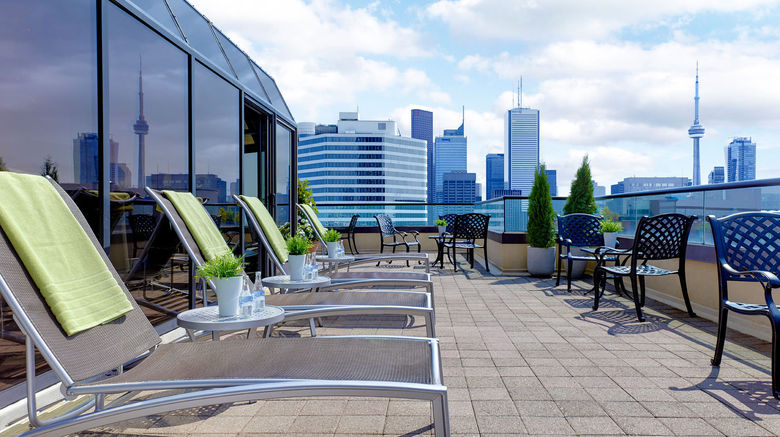 <b>Chelsea Hotel, Toronto Pool</b>. Images powered by <a href="https://www.leonardoworldwide.com/" title="Leonardo Worldwide" target="_blank">Leonardo</a>.