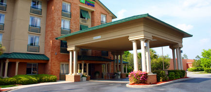 Holiday Inn Express & Suites Exterior