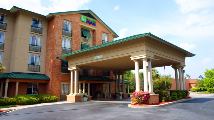 Holiday Inn Express & Suites Exterior