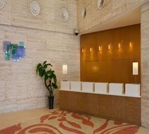 Holiday Inn Express South Lobby