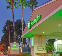 Holiday Inn Hotel & Suites Anaheim Exterior