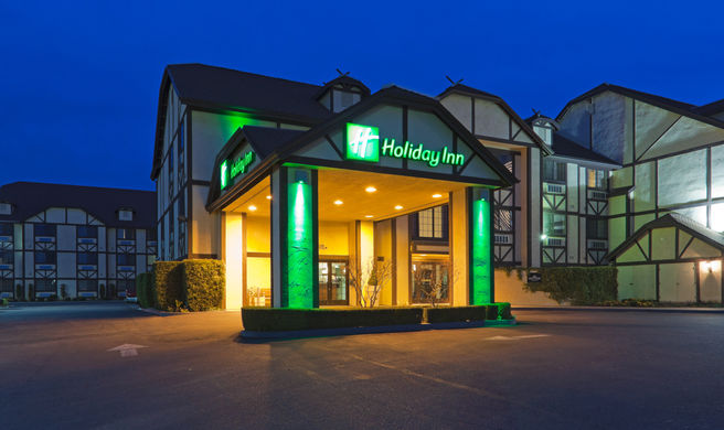 Holiday Inn Swan Court Exterior