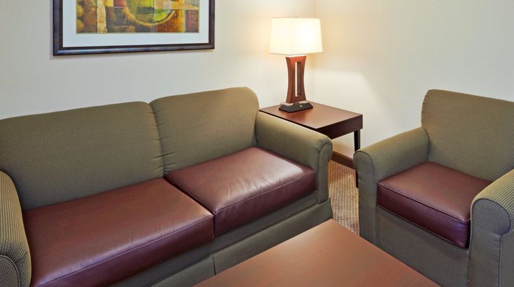 Holiday Inn Waco Northwest Suite