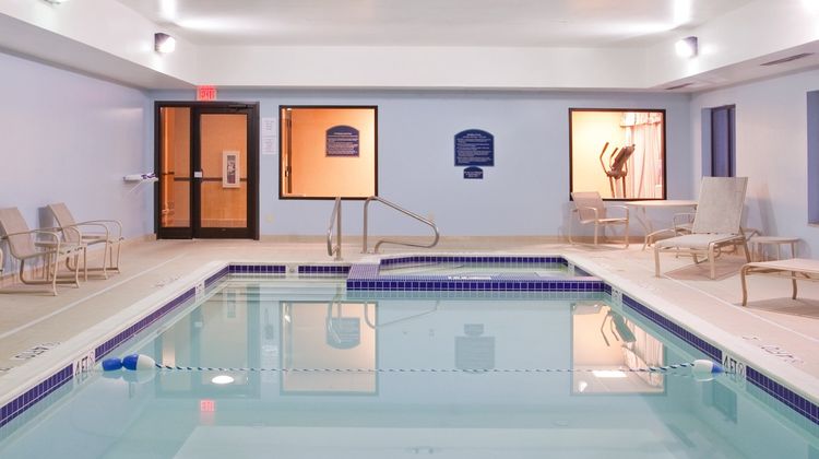 Holiday Inn Express & Suites Cleveland Pool