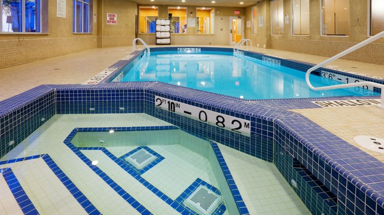 Holiday Inn Express & Suites Bowmanville Pool