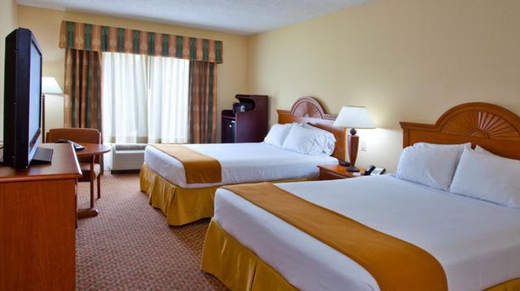 Holiday Inn Express Hotel & Suites Room