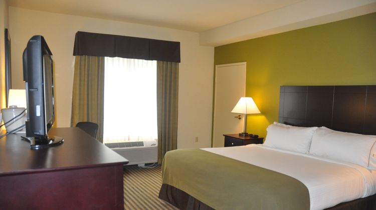 Holiday Inn Express & Suites I-75 Room