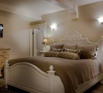 The Winchester Inn Room