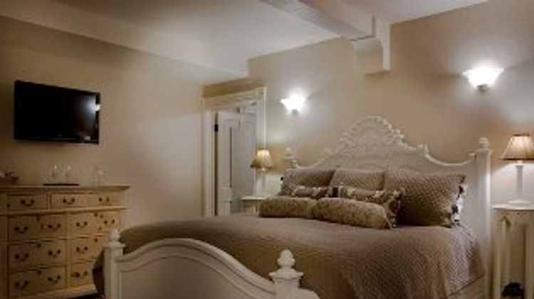 The Winchester Inn Room