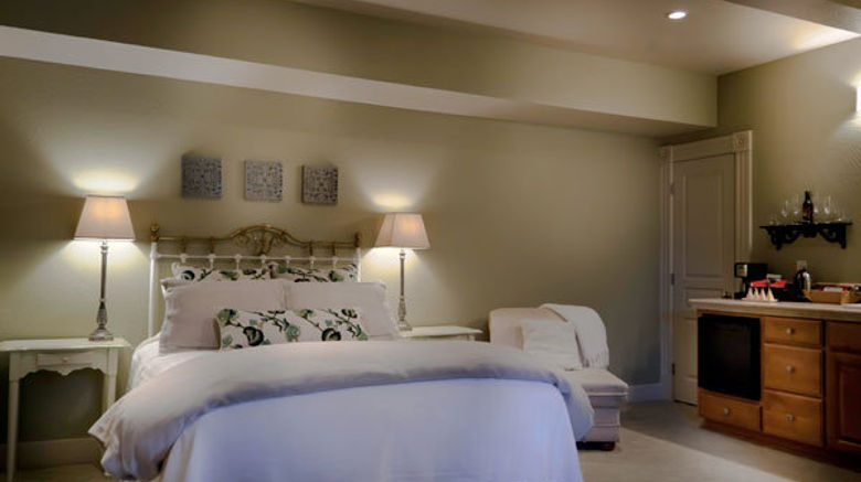 <b>The Winchester Inn Room</b>. Images powered by <a href="https://www.leonardoworldwide.com/" title="Leonardo Worldwide" target="_blank">Leonardo</a>.