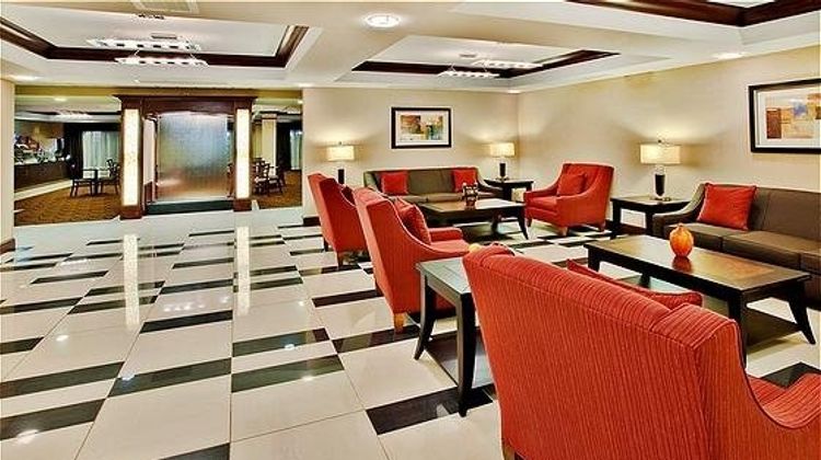 Holiday Inn Express Hotel & Suites Lobby