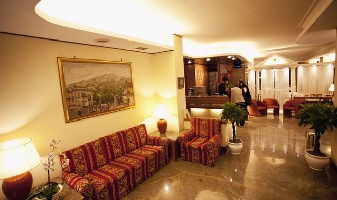 Augustus Hotel Lobby