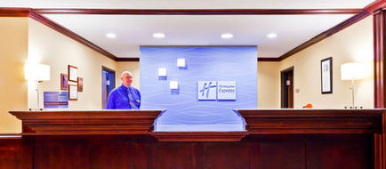 Holiday Inn Express & Suites Magee Exterior