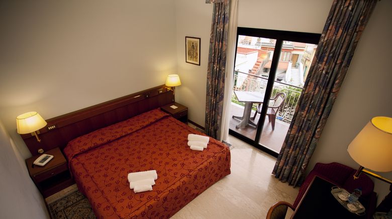 <b>Augustus Hotel Room</b>. Images powered by <a href="https://www.leonardoworldwide.com/" title="Leonardo Worldwide" target="_blank">Leonardo</a>.