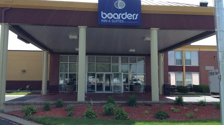 Boarders Inn & Suites by Cobblestone Exterior