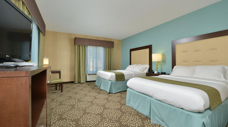 Holiday Inn Express Hotel & Suites Room