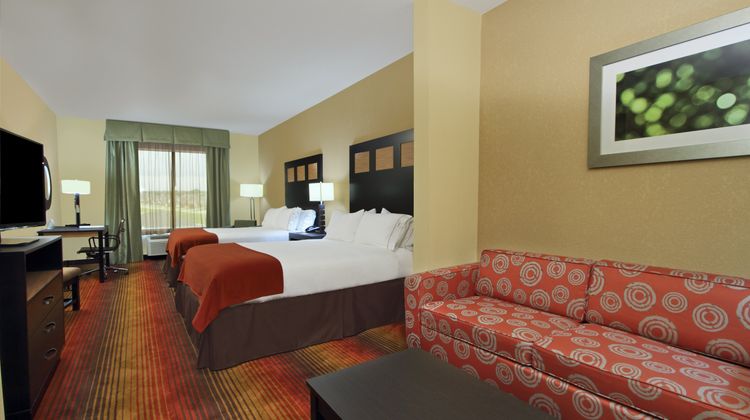 Holiday Inn Express & Suites Baytown Suite