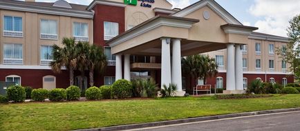 Holiday Inn Express & Suites Dublin Exterior