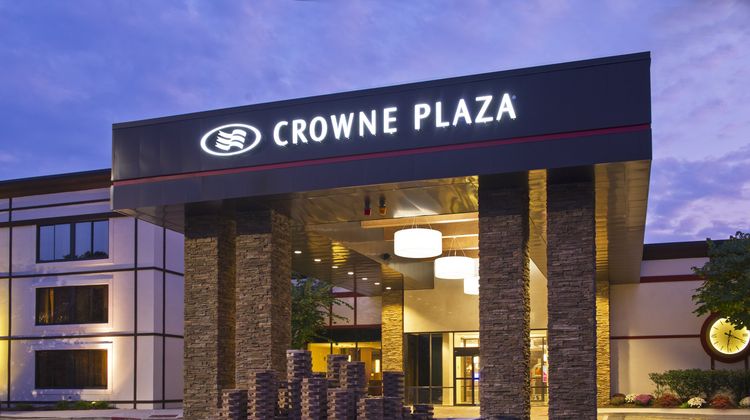 Crowne Plaza Hotel Suffern Exterior